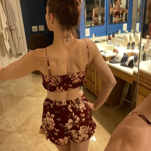 2 piece flirty floral Short Set & crop Tank top lace front small maroon & cream - Picture 6 of 13